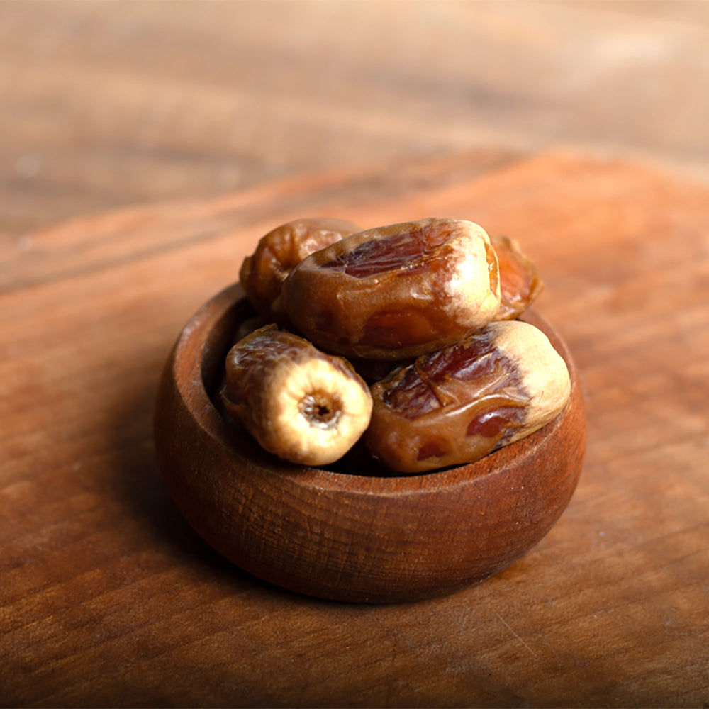 Sagee Dates Royal 2.2 LB - Exquisite, Multi-Hued Delight from Saudi Arabia | Unique Flavor Profile | Perfect for Gifting and Snacking